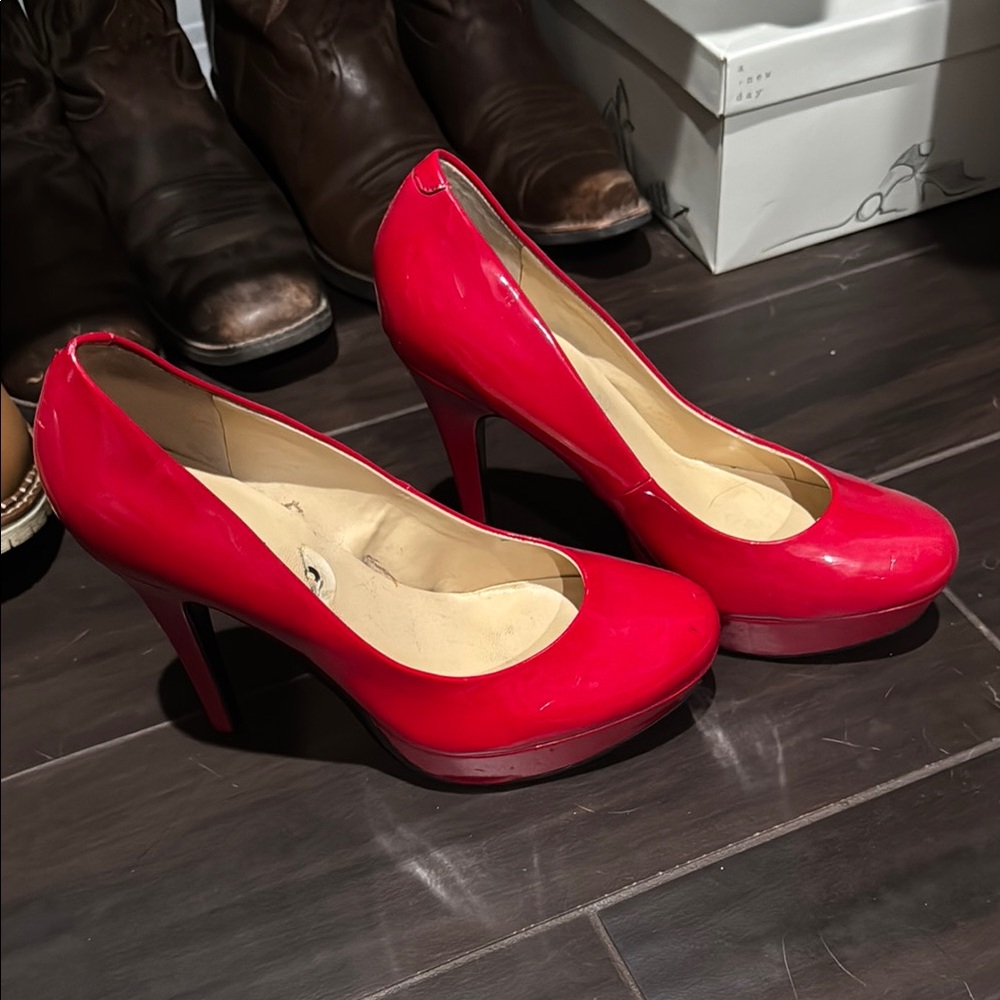 Elegant Red Women's Pumps
